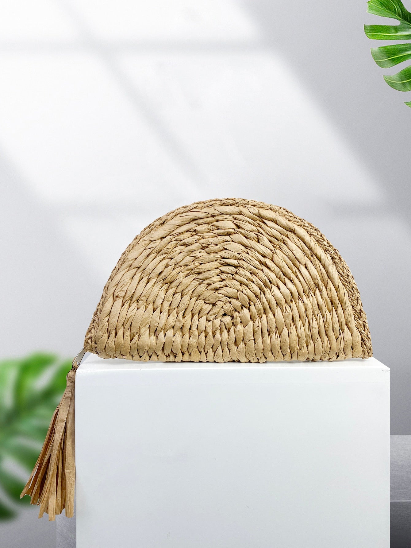 Tassel Decor Straw Clutch Bag