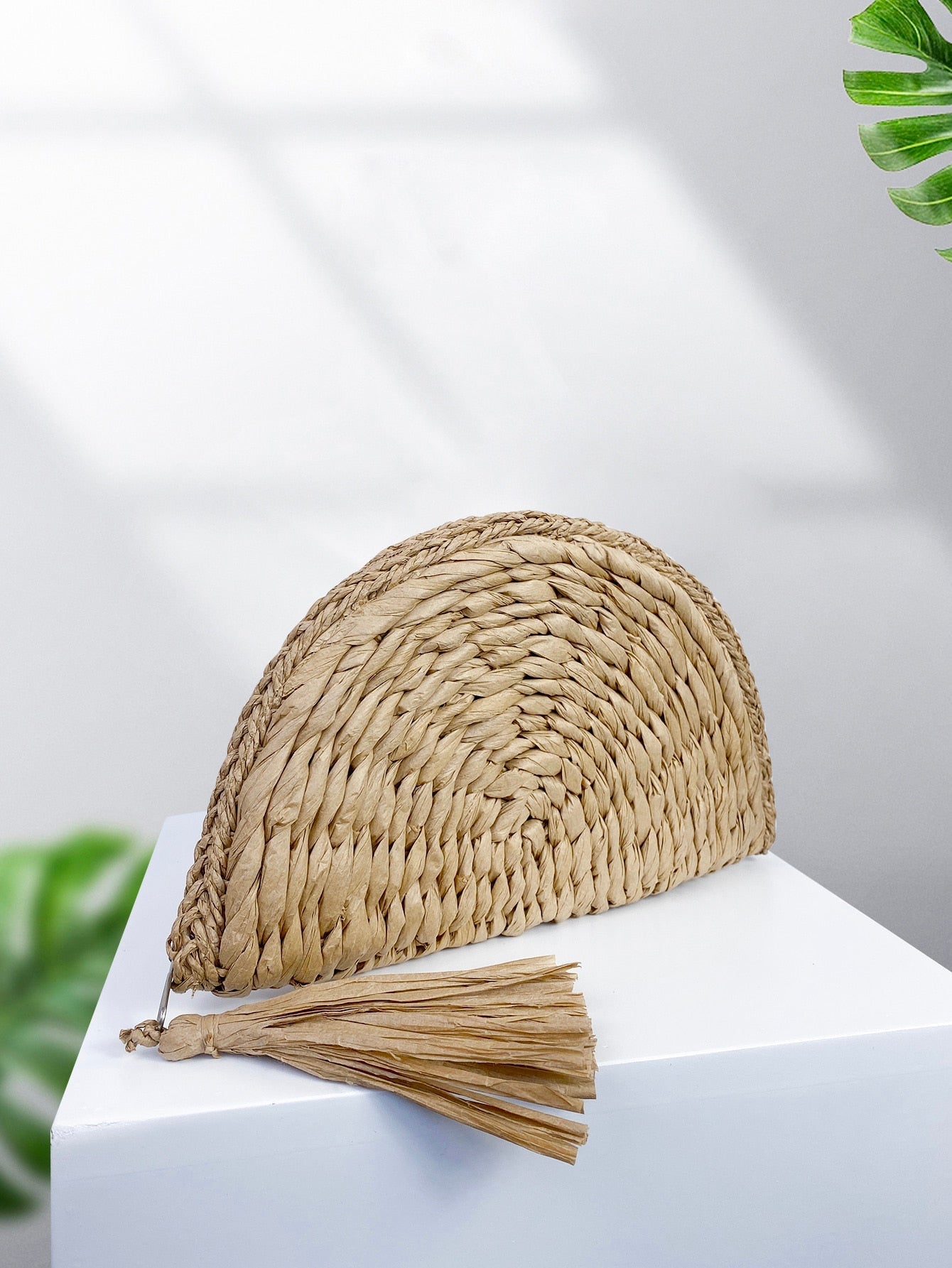 Tassel Decor Straw Clutch Bag