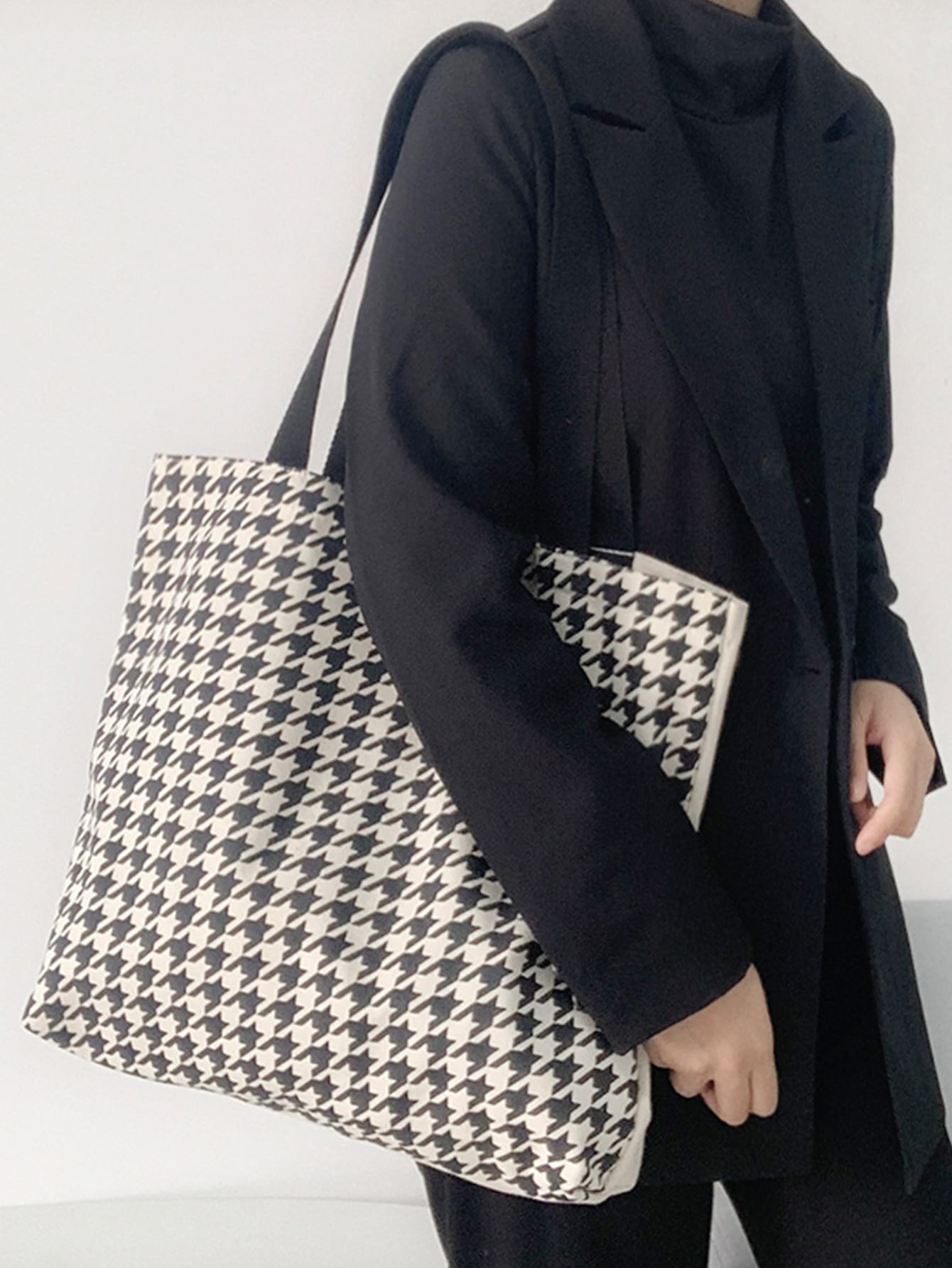 Houndstooth Pattern Tote Bag