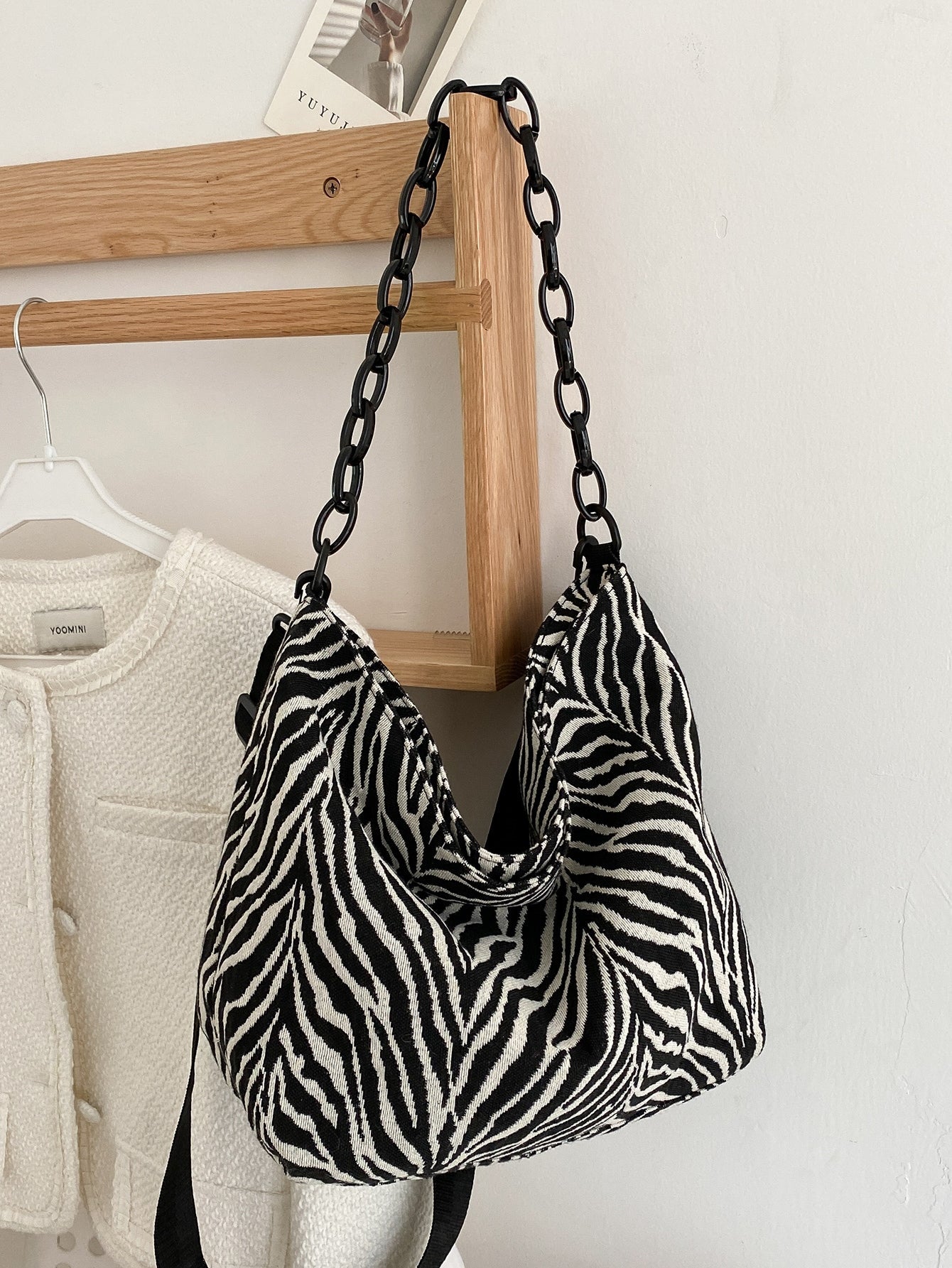 Zebra Striped Pattern Shoulder Bag