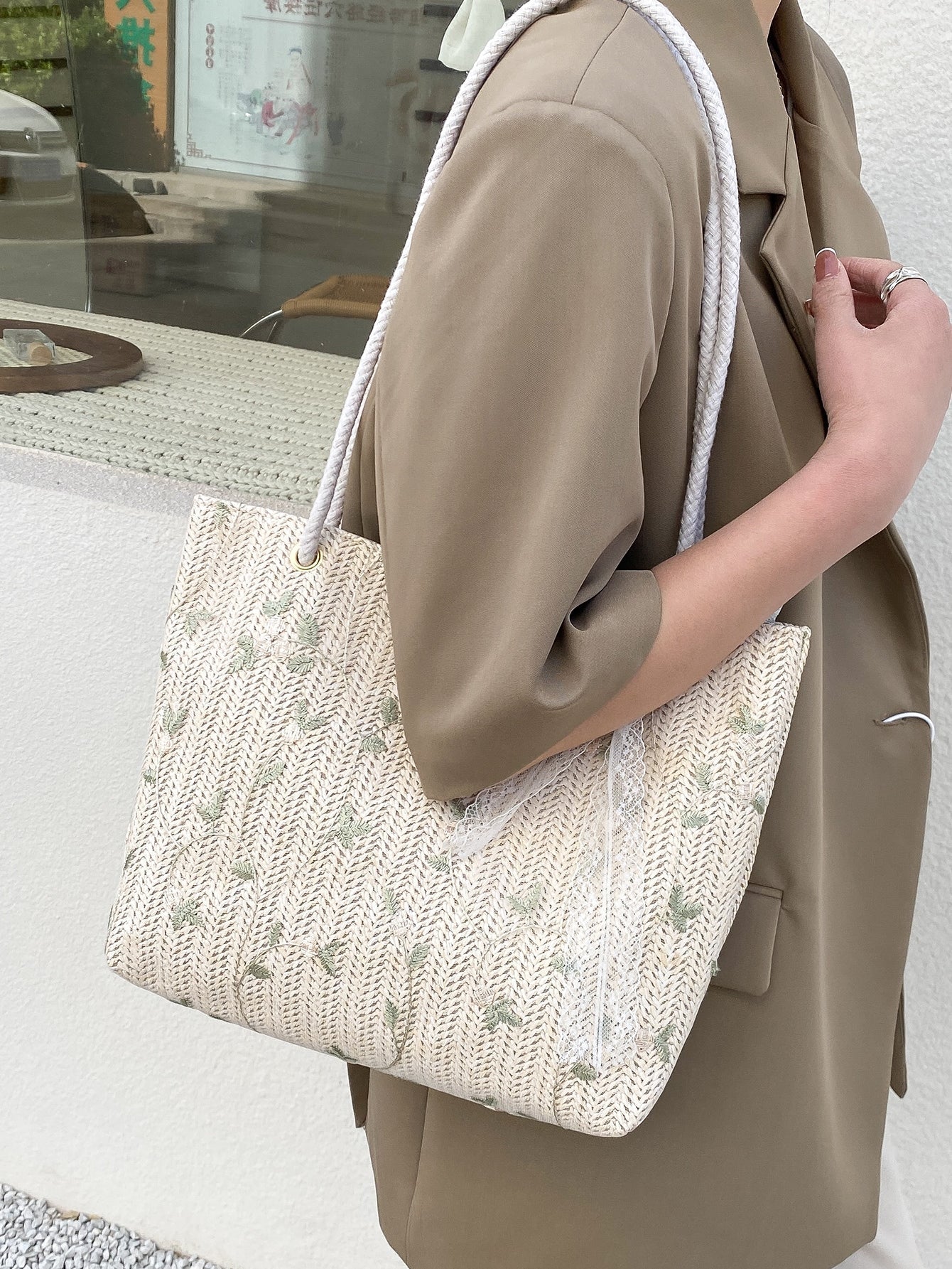 Leaf Embroidery Straw Tote Bag
