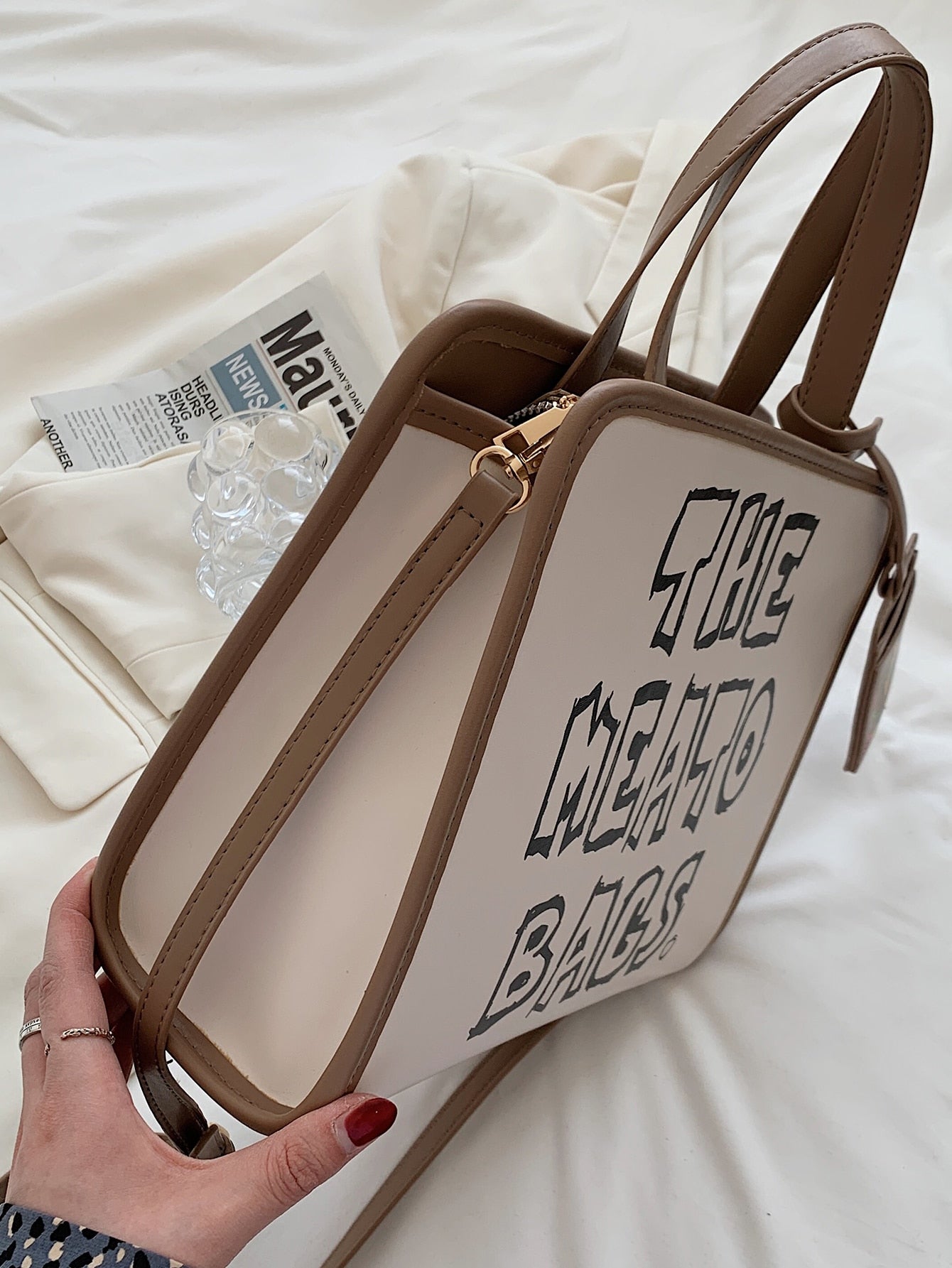 Letter Graphic Tote Bag With Card Holder