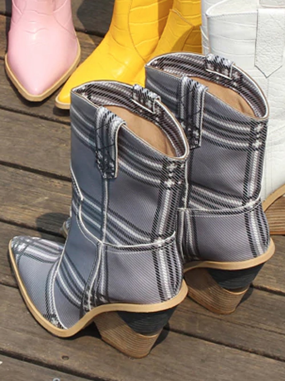 Cutwalk Mid Boots in Plaid Gray