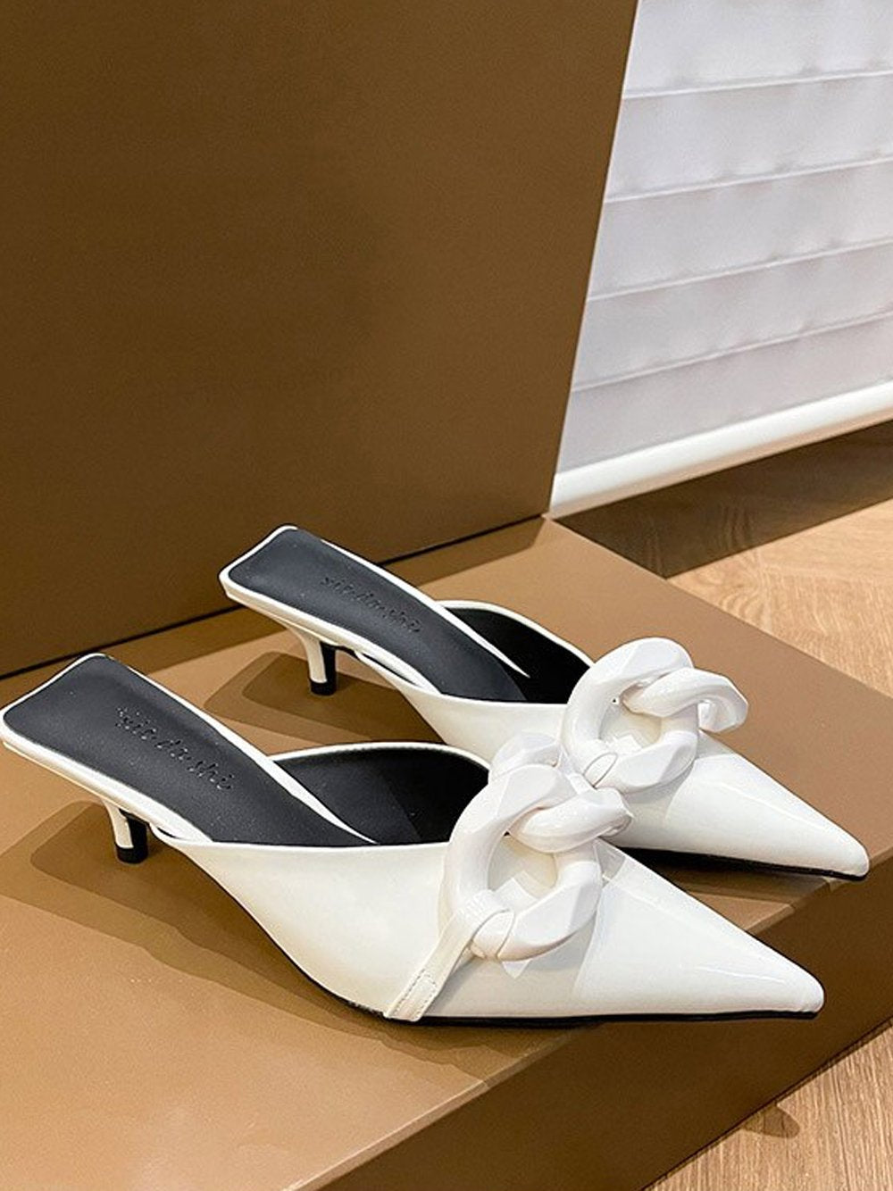 CANDY Pointed Toe Slides in White